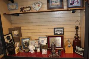 lot 244 image: Large Quanting of Home Deco Items See photos