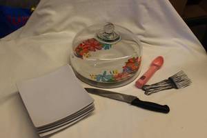 lot 246 image: Cake Serving lot