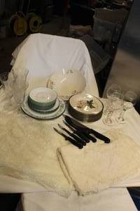 lot 281 image: Misc Dishes and Kitchen Knives