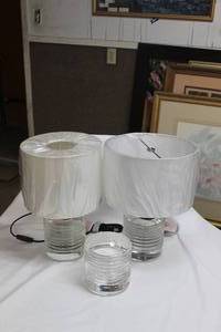 lot 291 image: Clear Glass Base Lamps