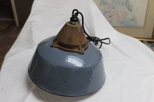 lot 290 image: Ceiling light fixture