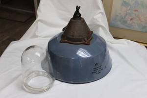 lot 292 image: Light fixure