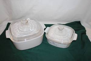 lot 283 image: Vintage 5 quart Square Corning ware with clear Glass dome Lid and 3 Quart Square Dish with Lid