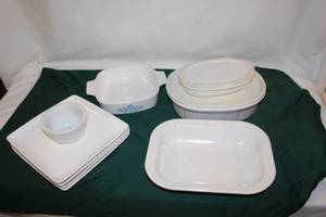 lot 285 image: Misc Dishes, Including 2 Vintage Oval Corning Ware with Lids