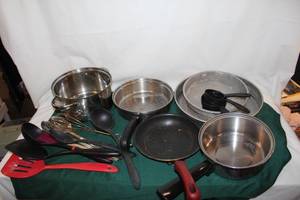 lot 287 image: Misc Pots and Pans and Cooking utensils