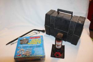 lot 270 image: Vintage Lunch Box and Vehicle accessories