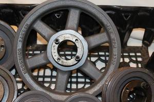 lot 261 image: Various Size Pullies with Bushings included