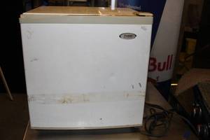 lot 315 image: Mini Fridge Tested Works