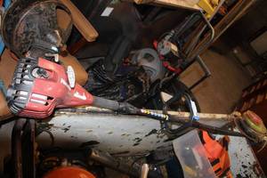 lot 375 image: Weed Eater with Brush Blade