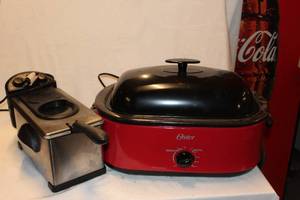 lot 391 image: Large Oscar Slow Cooker and Deep Frier