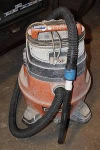 lot 428 image: Ridgid WeDry Shop Vac