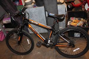 lot 420 image: Huffy Bike
