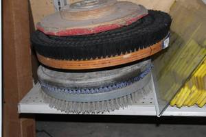 lot 435 image: Flooring Pads