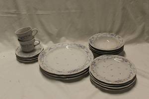 lot 441 image: Set of Dishes