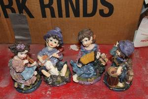 lot 445 image: Resin Figureines