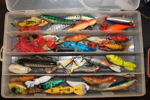 lot 448 image: Fishing Lures