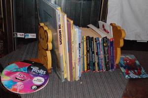 lot 462 image: Vintage Teddy Bear Book Ends and Childrens Books