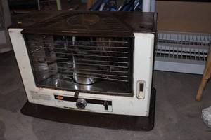 lot 464 image: Kerosene Heater Tested Works Well
