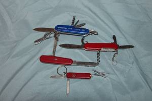 lot 454 image: Pocket Knives