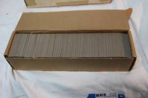 lot 33 image: 1984 Topps Baseball cards (1) Box