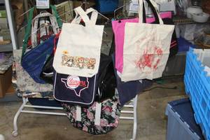 lot 46 image: Reusable shopping bags Including Texas rangers bag, the windy city, Estee lauder, Yves Rocher, Critter sitters and more