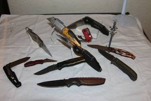 lot 66 image: Pocket Knives Browning, Gerber, Trus utility, Buck, DeWalt Carpet knife, Smith&Wesson