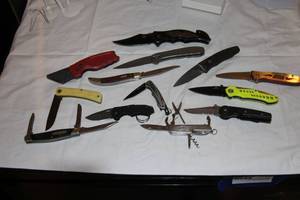 lot 67 image: Pocket Knives Buck, WithArmour, Mossy Oak, Snap-On, Kershaw, Gerber, Buck brands