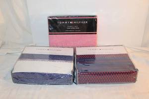 lot 109 image: (3) Tommy Hilfiger Sheet sets Twin XL