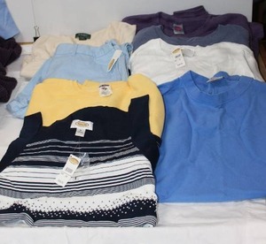 lot 138 image: Womens Clothes Sweatshirts, pants and tops size M