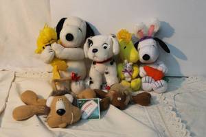 lot 154 image: Plush toys Snoopy, Woodstock, 101 Dalmatians Pup, Monroe with tags
