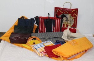 lot 156 image: Shopping bags, cosmeticjewelry bags