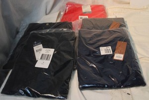 lot 226 image: Womens Clothes all pants size M, SIP