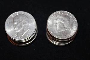 lot 200 image: Coins (20) Bicentennial Eisenhower Dollar coins