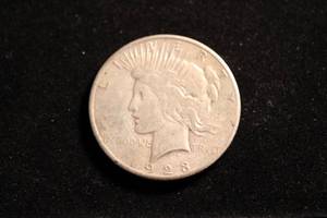 lot 10 image: 1923 Peace Liberty Head One Dollar Silver Coin