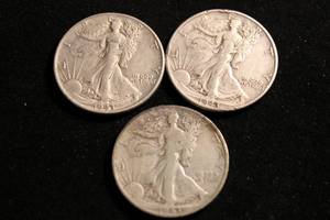 lot 21 image: (3) 1943 Walking Liberty Half Dollar Coins