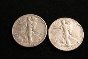 lot 24 image: (2) 1945 Walking Liberty Half Dollar Coins