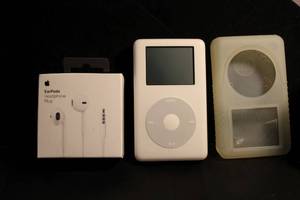 lot 209 image: iPod with rubber protective case and Apple EarPods