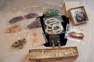 lot 207 image: Gemstone and shell jewelry selection.