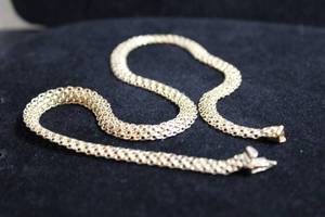 lot 192 image: 14K yellow gold flexible mesh link chain necklace. Marked 14K Peru. 17L has box clasp and safety catch.