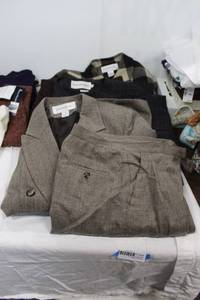 lot 248 image: Womens Clothes Jones New York Pant suit size 6, JH Collectibles pant suit size 6, Jones NEW York brown plaid outfit size 6