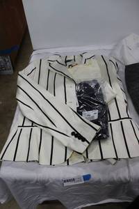 lot 251 image: Womens Clothes Ralph Lauren pant suit size 10 PearlBlack