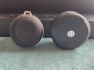 lot 45 image: Selection of wireless speakers