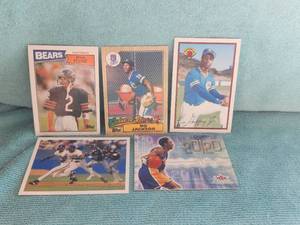 lot 9 image: Selection of Football, Baseball, and Basketball cards - rookies