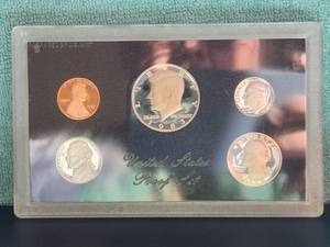 lot 27 image: 1983 United States Proof Set