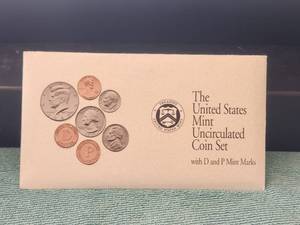lot 76 image: 1992 United States Mint Uncirculated Coin Set - Denver and Philidelphia