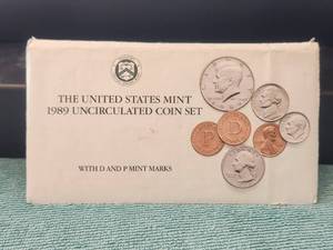 lot 92 image: 1989 United States Mint Uncirculated Coin Set - D & P