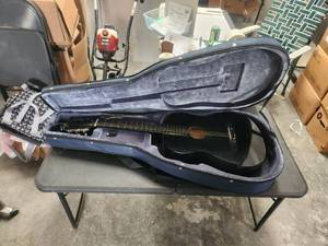 lot 164 image: Very nice Guitar and case