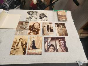 lot 171 image: Selection of vintage movie star postcards