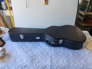 lot 185 image: Chroma Cast Guitar case
