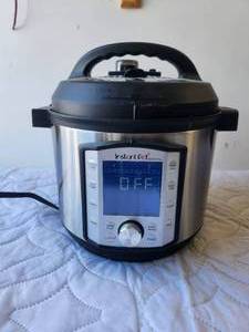 lot 193 image: Instant Pot Duo Evo Plus - looks unused